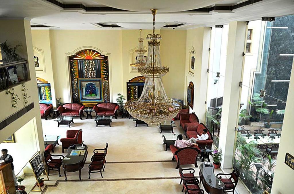 Hotel Meraden Grand Varanasi Dış mekan fotoğraf