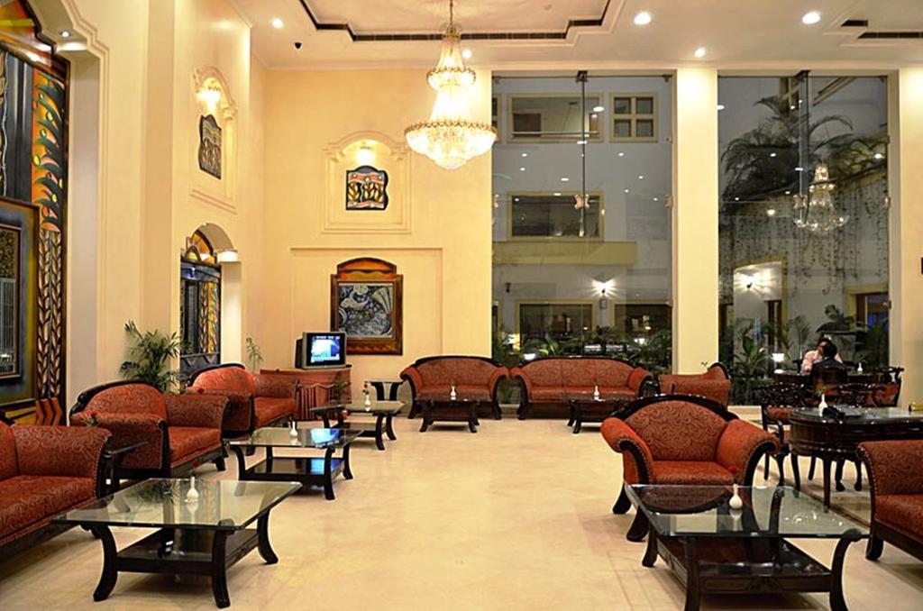 Hotel Meraden Grand Varanasi Dış mekan fotoğraf