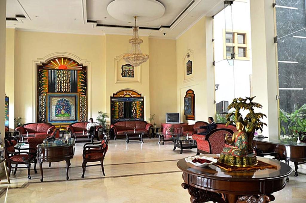 Hotel Meraden Grand Varanasi Dış mekan fotoğraf