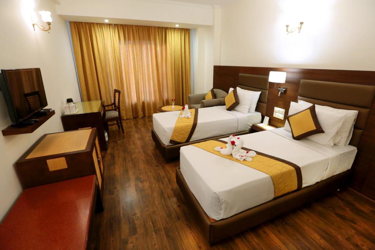 Hotel Meraden Grand Varanasi Dış mekan fotoğraf