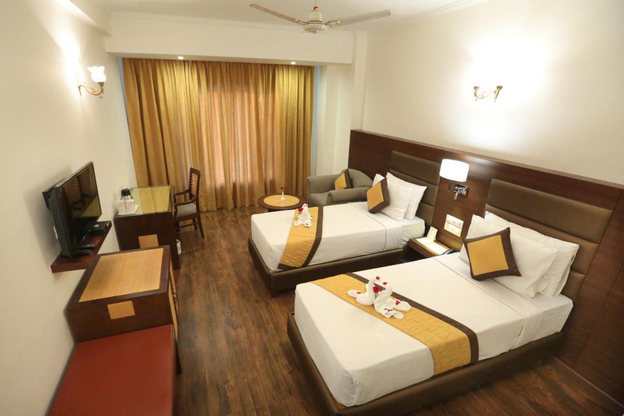 Hotel Meraden Grand Varanasi Dış mekan fotoğraf