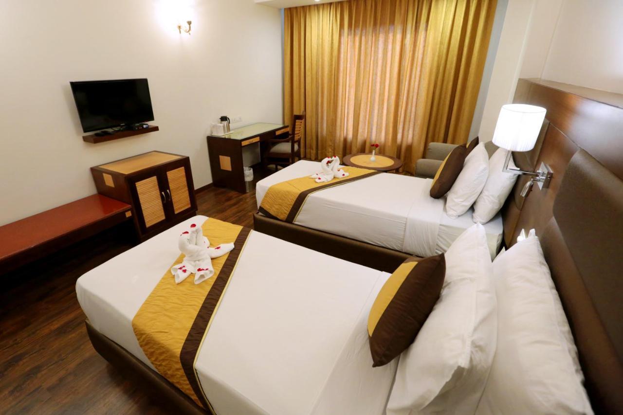 Hotel Meraden Grand Varanasi Dış mekan fotoğraf