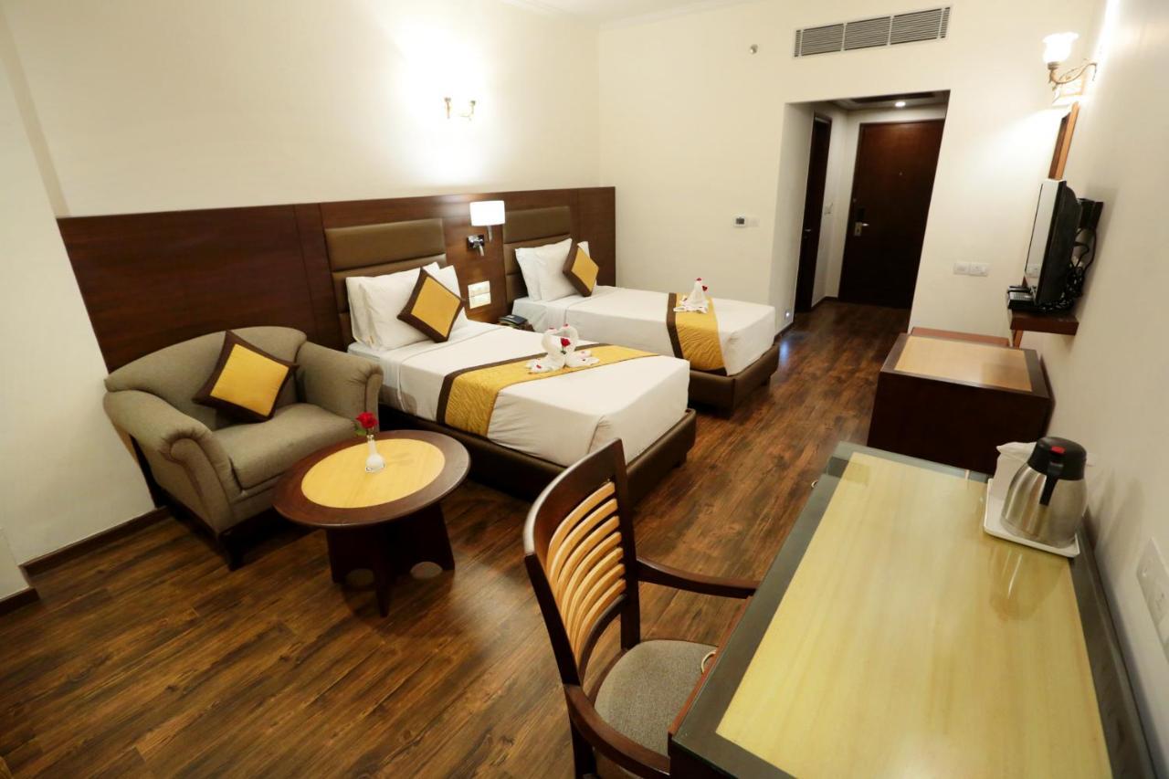 Hotel Meraden Grand Varanasi Dış mekan fotoğraf