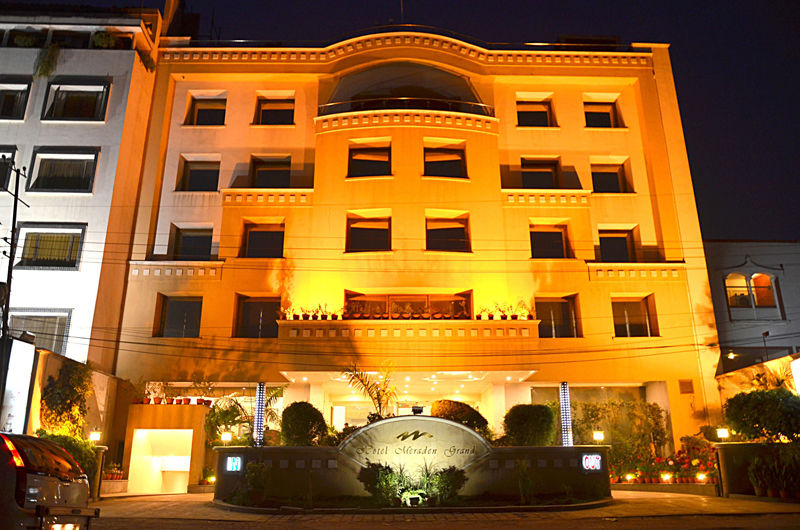 Hotel Meraden Grand Varanasi Dış mekan fotoğraf