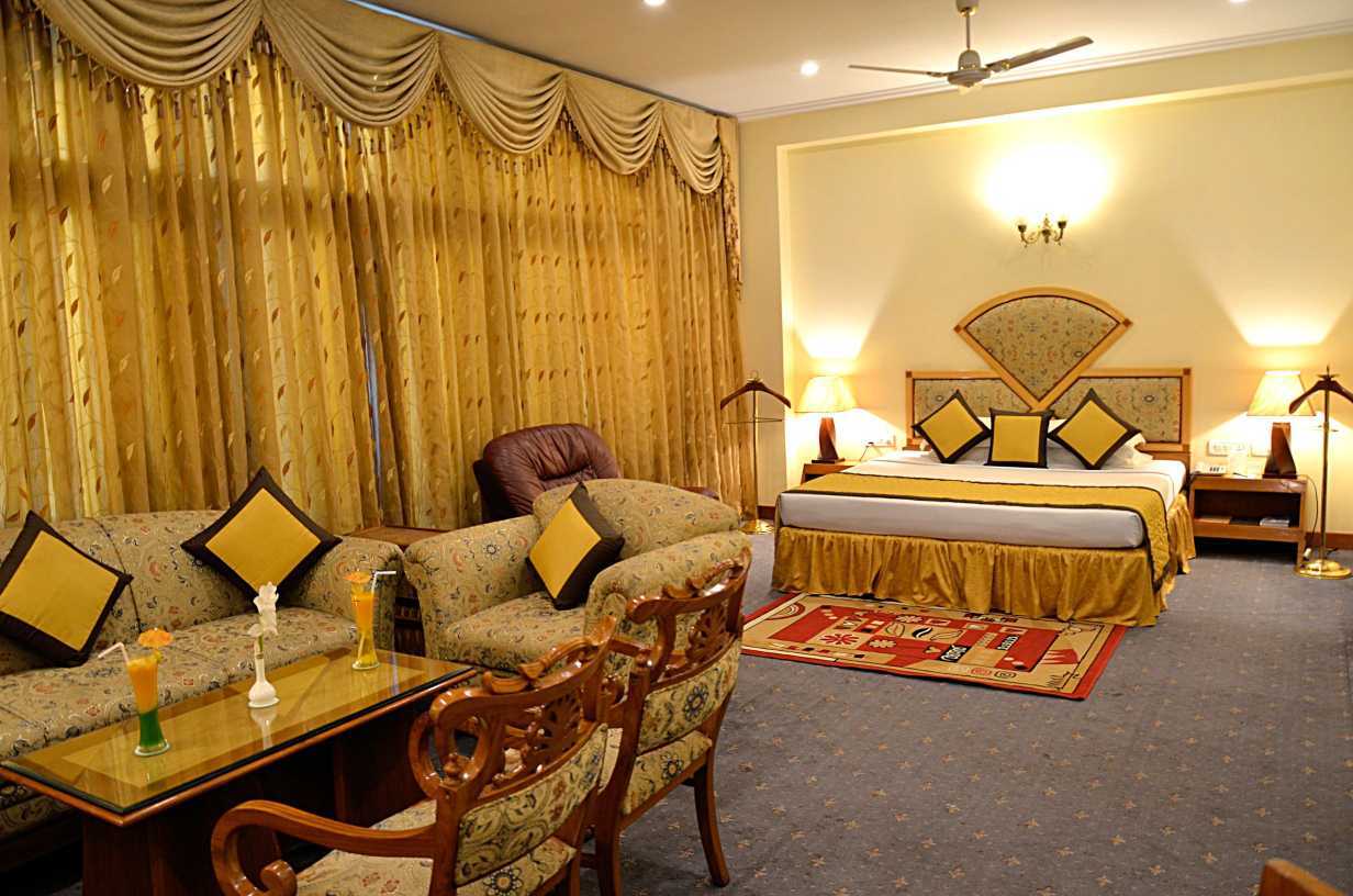 Hotel Meraden Grand Varanasi Dış mekan fotoğraf