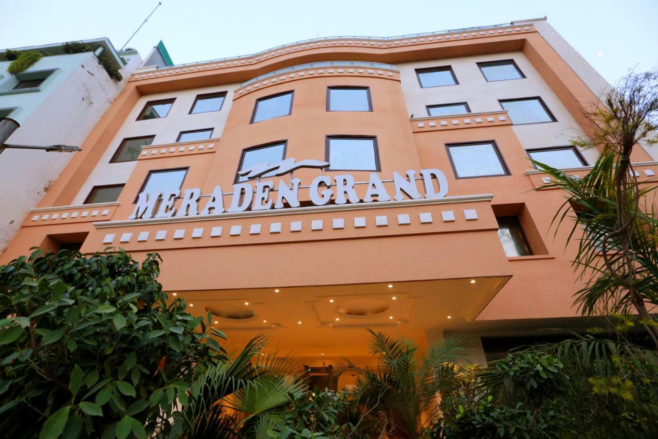 Hotel Meraden Grand Varanasi Dış mekan fotoğraf