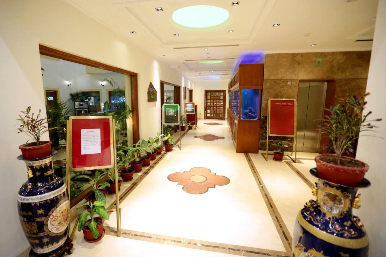 Hotel Meraden Grand Varanasi Dış mekan fotoğraf